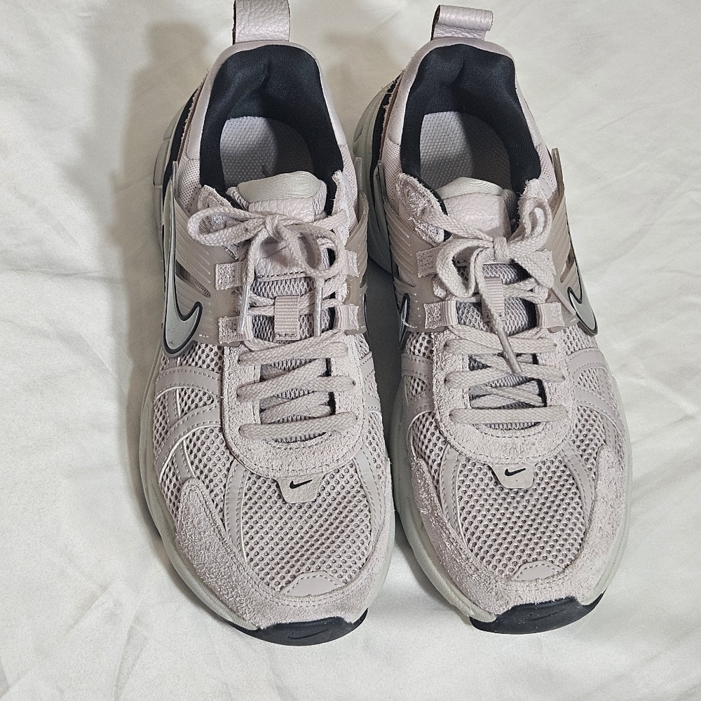 NIKE V2K RUN 'PLATINUM VIOLET' Sz 8.5 - Picture 2 of 12